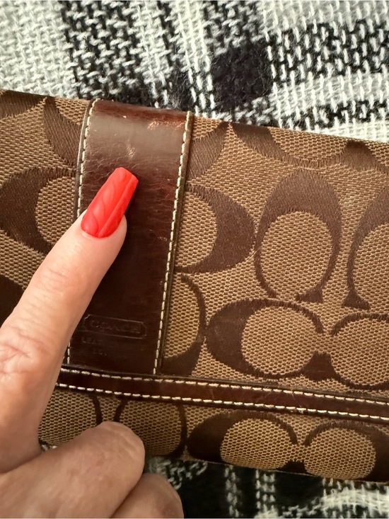 Coach Signature Canvas Shoulder Bag in Brown. Matching Coach wallet main image 4